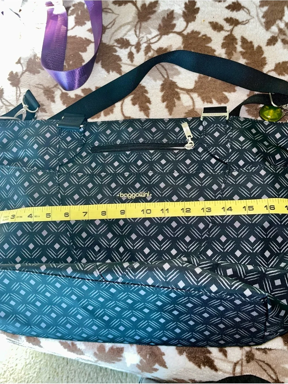 Baggallini large sleek